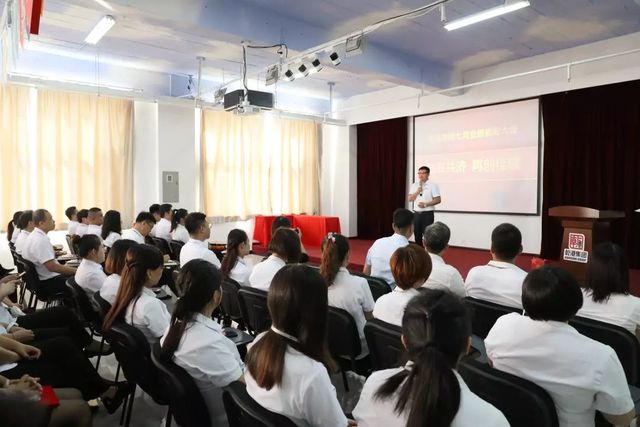 乾港集團(tuán)七月員工表彰大會 乾港集團(tuán)七月員工表彰大會